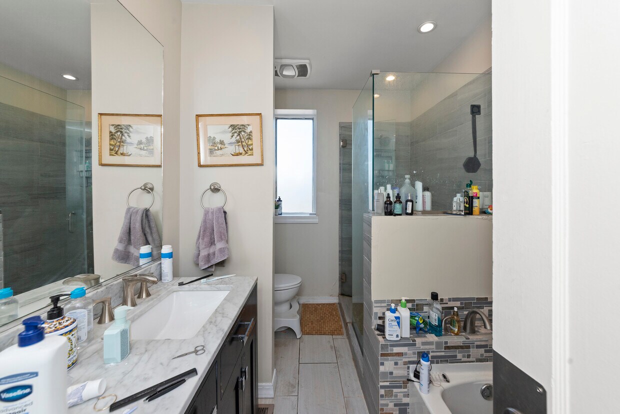 Foto principal - 1545 W Addison St