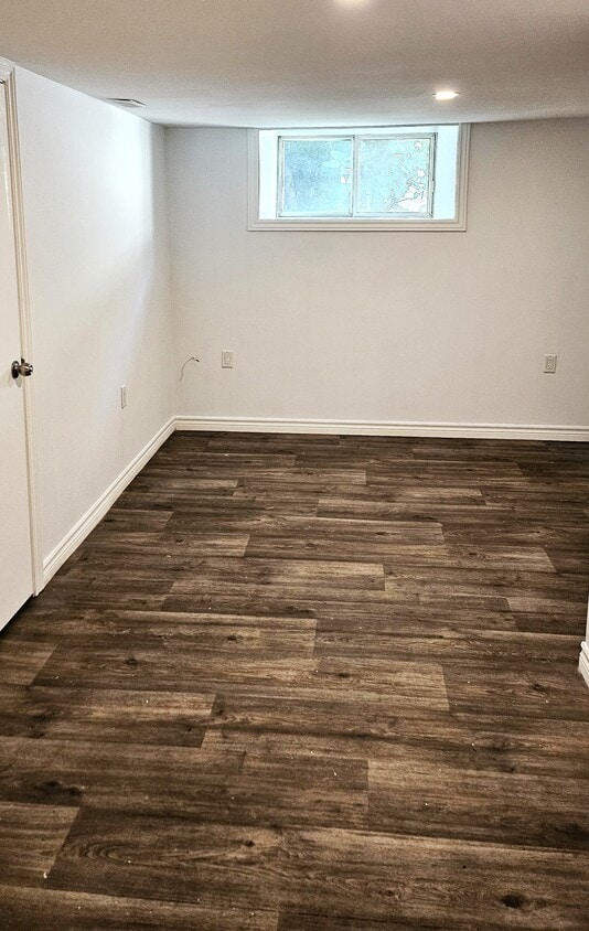 Primary Photo - 8 Wellington St