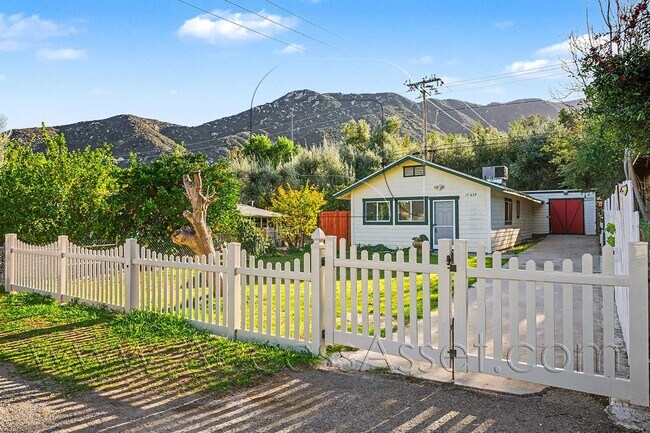 Building Photo - Cozy 3 Bed/2 Bath Home In Lake Elsinore With Lovely curb appeal!