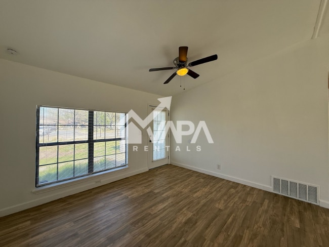 Building Photo - 7210 Glen Cross Dr