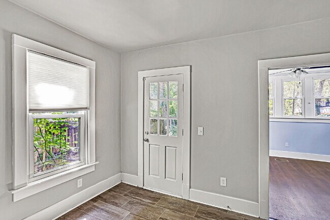 Foto del edificio - 4 bedroom 3 bath Springfield home