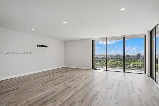 Foto del edificio - 19707 Turnberry Way