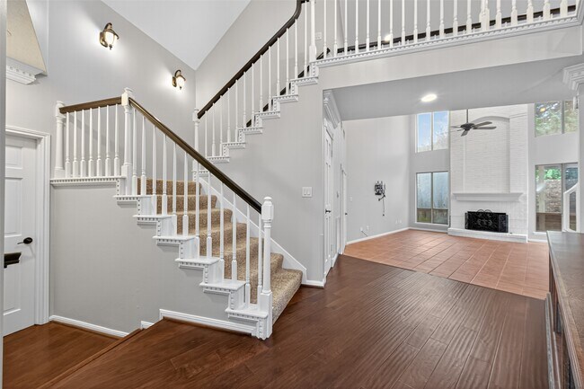 Foto del edificio - 901 Longmire Rd