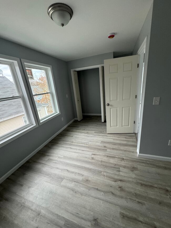 Building Photo - 240 College St