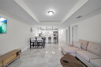 Building Photo - 901 Albany Ave