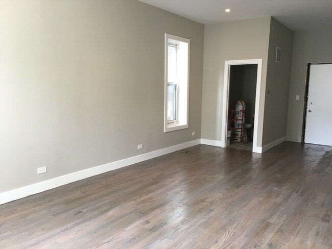 Photo - 1944 N Wood St Apartment