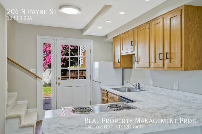Building Photo - Old Town Charming Home with MASSIVE yard a...