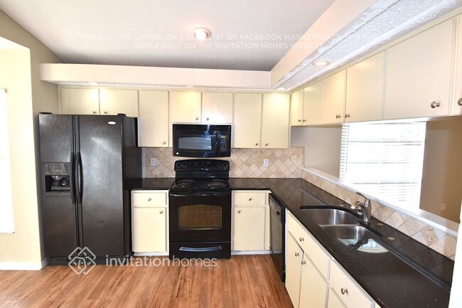 Building Photo - 10904 New Brighton Ct