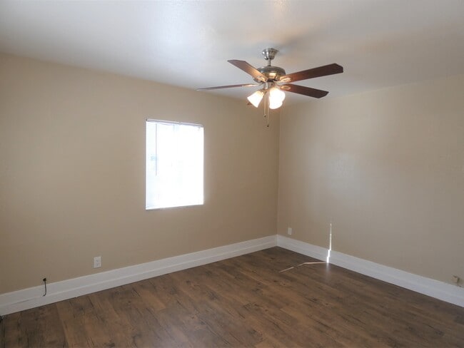 Building Photo - 1553 Linden Ave