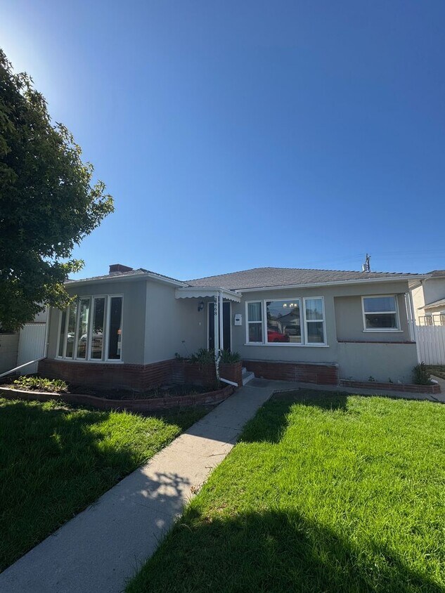 Foto principal - Large 4 bedroom 2 Bathroom for rent