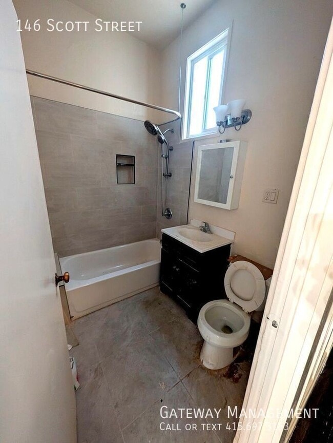 Building Photo - 146 Scott St