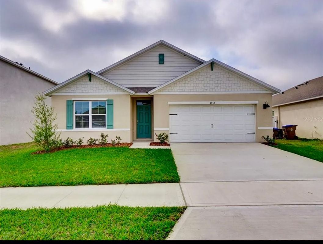 Primary Photo - 2732 House Finch Rd