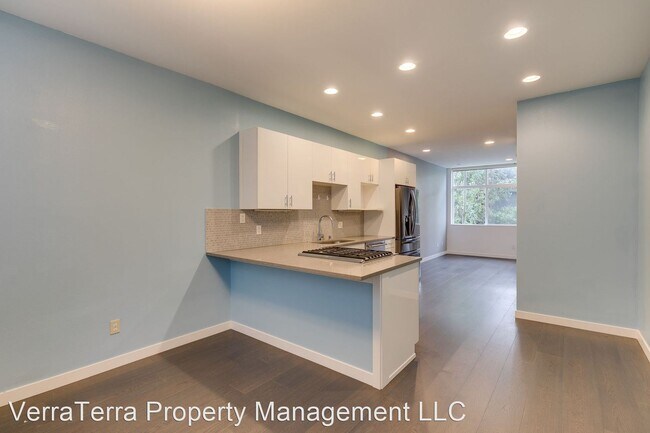 3 br, 2 bath House - 1155 NE 55th St - 4