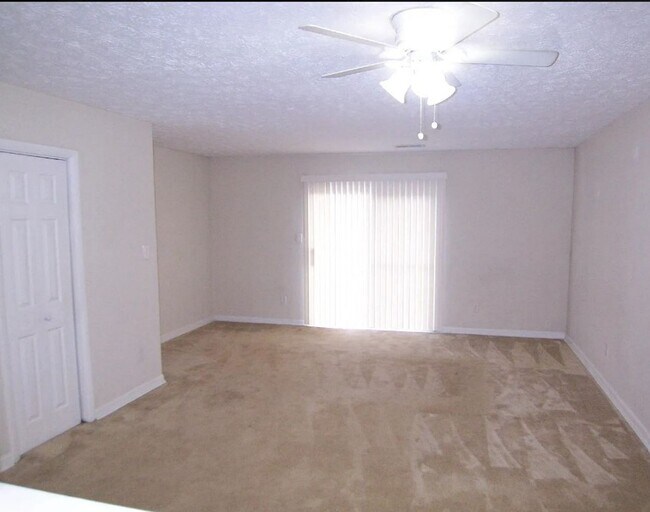 Building Photo - Middle River Townhome!