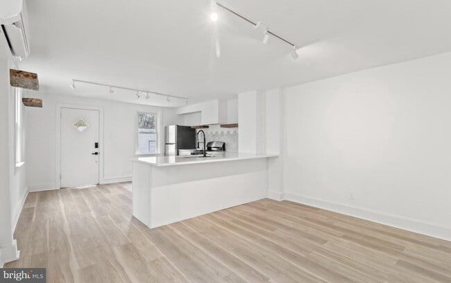 Building Photo - 715 E Haverford Rd