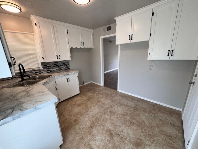 Building Photo - 4376 N Frankfort Pl