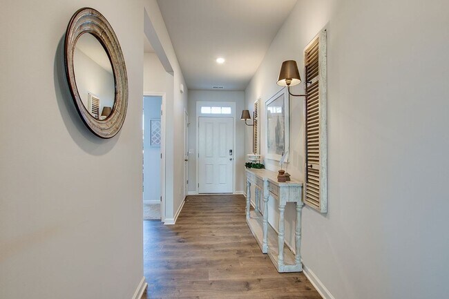 Building Photo - 4 BD, 2 BA, 2 Car Garage, Open Floor Plan!...