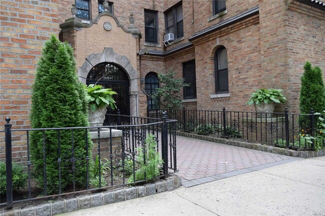 Building Photo - 30-83-83 29th St