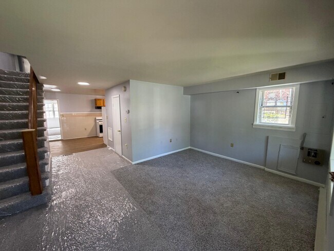 Building Photo - 405 47th St NE