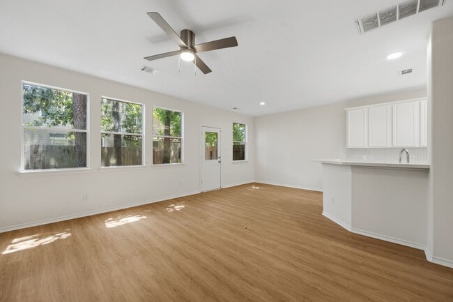 Foto del edificio - 17602 Bering Bridge Ln