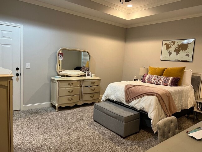 Building Photo - Gorgeous updated 4 bedroom duplexes in Downs Way Neighborhood