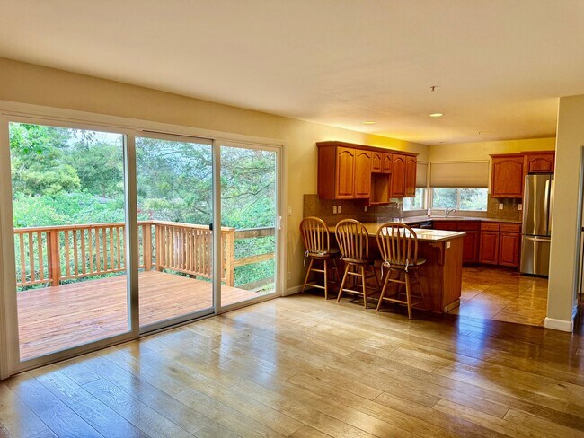 Foto del edificio - 142 Pine Canyon Rd