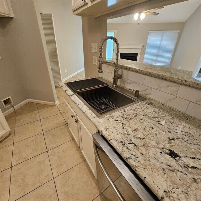 Foto del edificio - 3427 Brookwood Dr