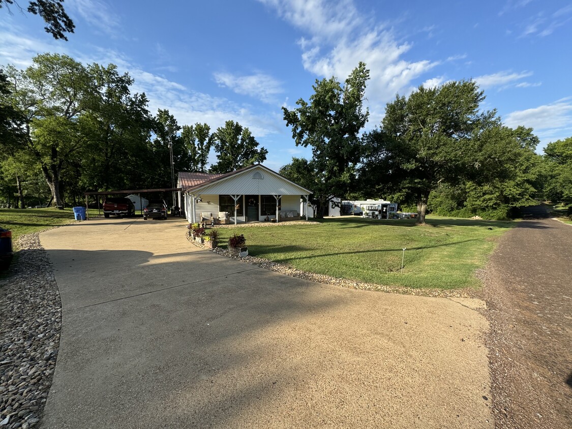 Primary Photo - 1284 Buchanan Rd