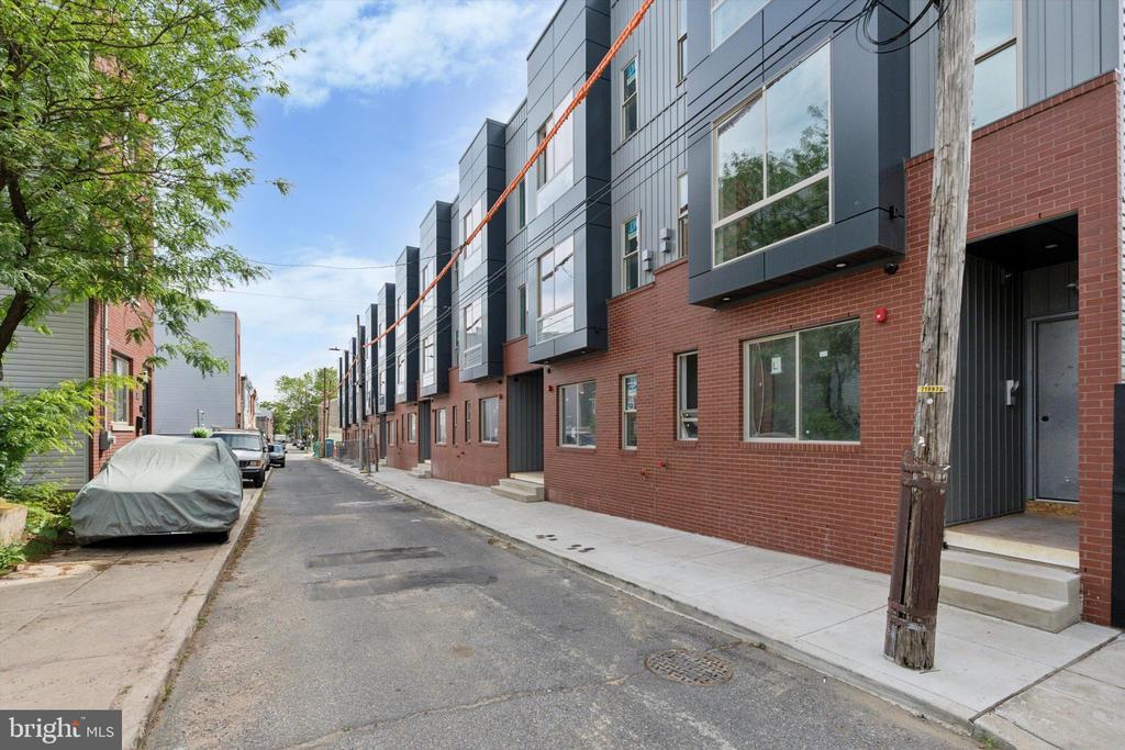 Primary Photo - 2401 N 2nd St