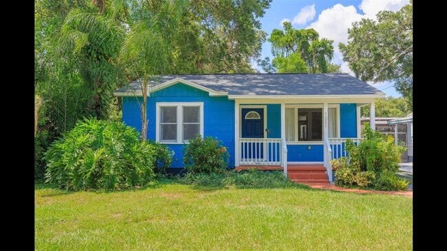 Photo - 1221 E Flora St House
