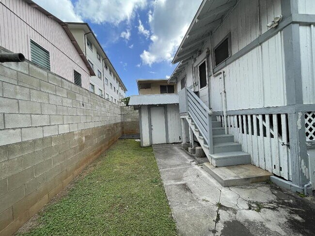 Foto del edificio - MCCULLY cottage (back) 2/1/2+den, W/D, A/C