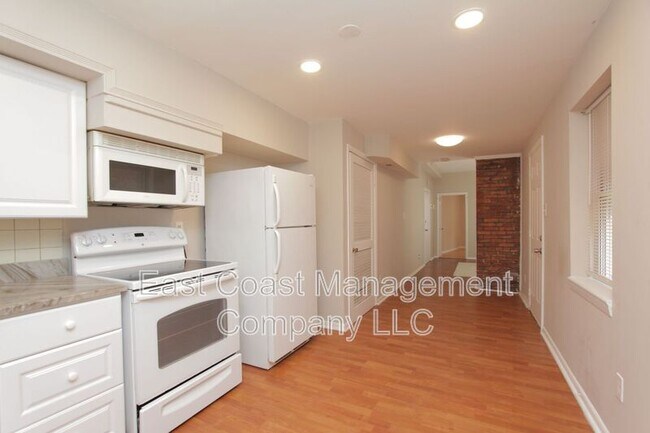 Building Photo - 112 S Ann St