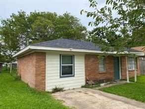 Building Photo - 612 N Avenue B