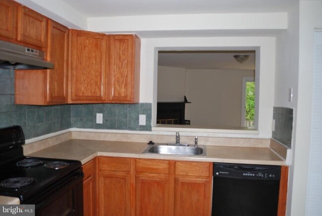 Building Photo - 4655 Whitaker Pl