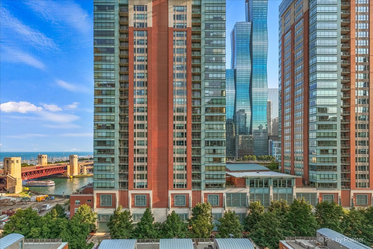 Foto principal - 445 E North Water St