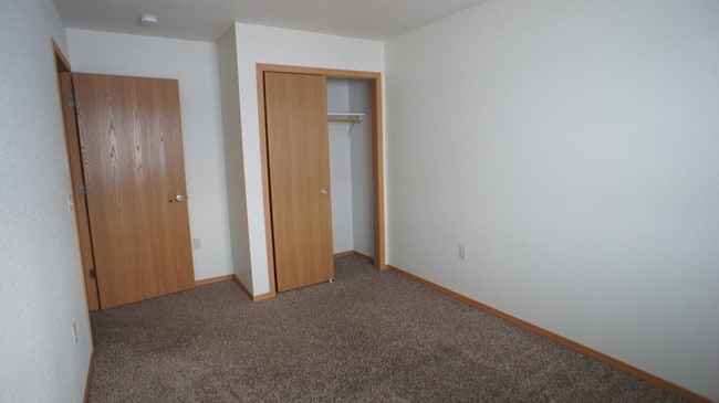 Building Photo - 824 Songbird Ln