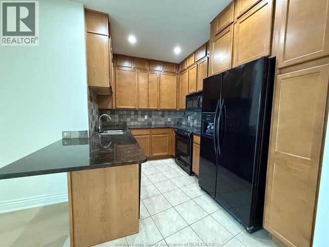 Photo du bâtiment - 1225 Riverside Dr W