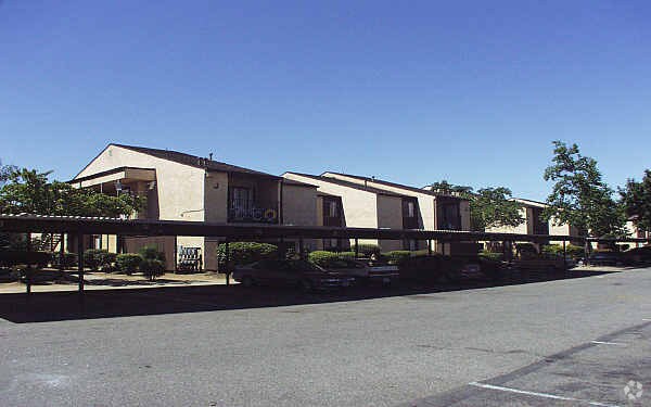 Building Photo - Lilly Garden Apartments