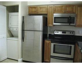 Building Photo - 4108 Glenmoor Dr