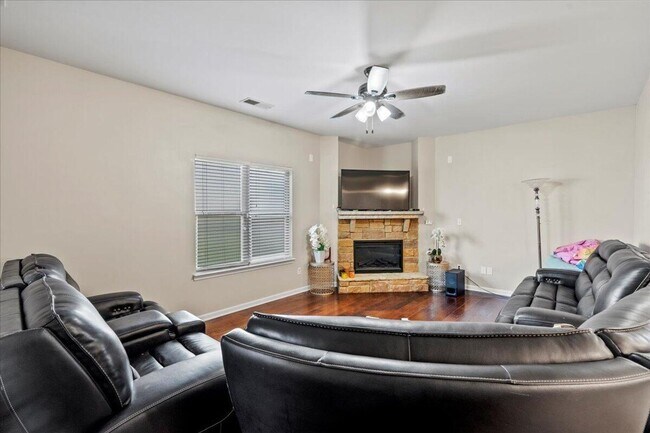 Foto del edificio - 1112 Grove Landing Ln