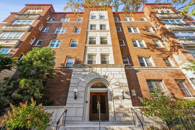 Building Photo - 1615 Kenyon St NW