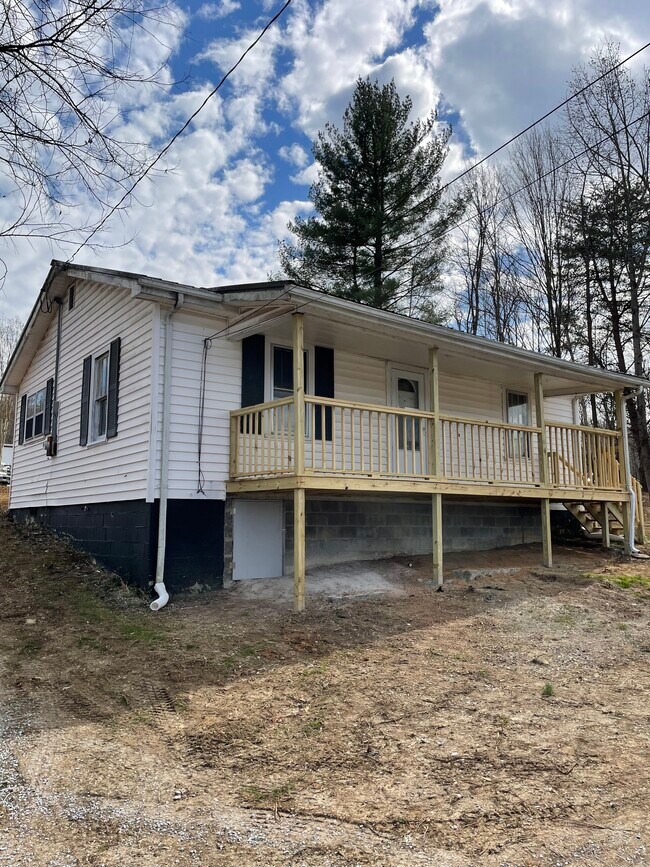 Foto del edificio - 802 E Church St