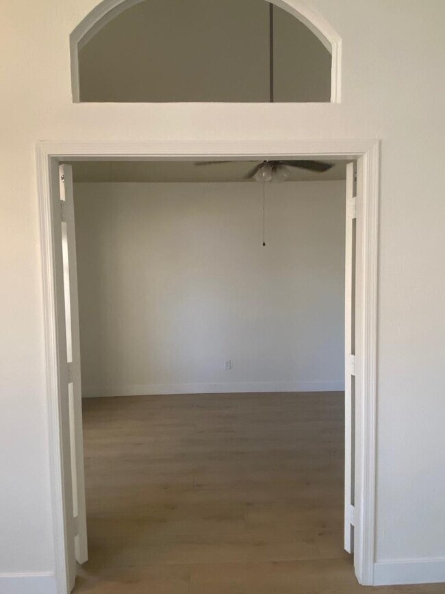 Foto del edificio - 8122 E Theresa Dr