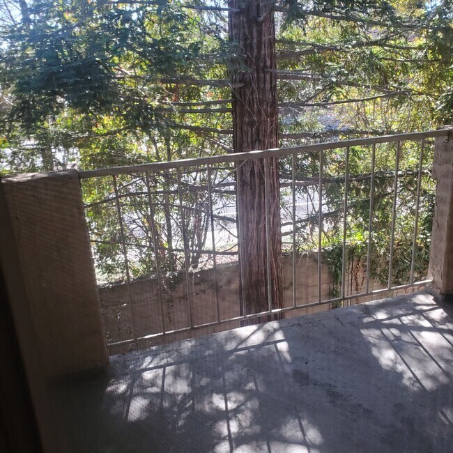 Building Photo - Top Floor Condo Available in Brook Meadow ...