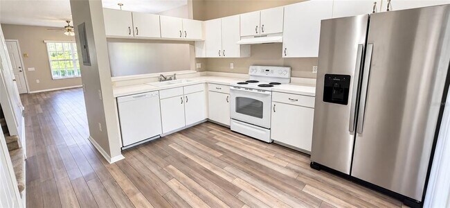 Building Photo - 30021 Playa Del Rey Ln
