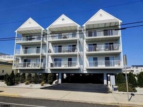 Building Photo - 3901 Ocean Ave