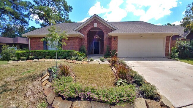 Foto del edificio - 5227 Clarkston Ln