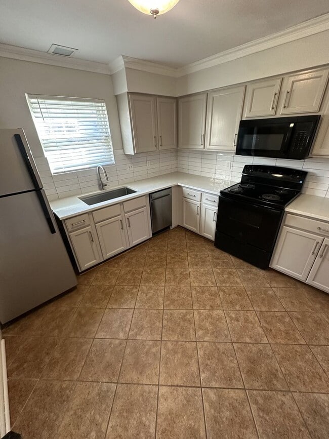 Foto del edificio - 3 Bedroom 2.5 Bathroom Condo!