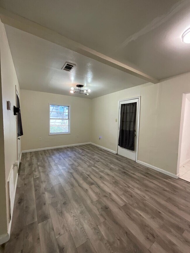 Foto del edificio - 1314 Oak Dr