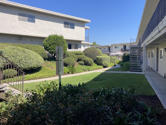 Building Photo - 8220 Vincetta Dr
